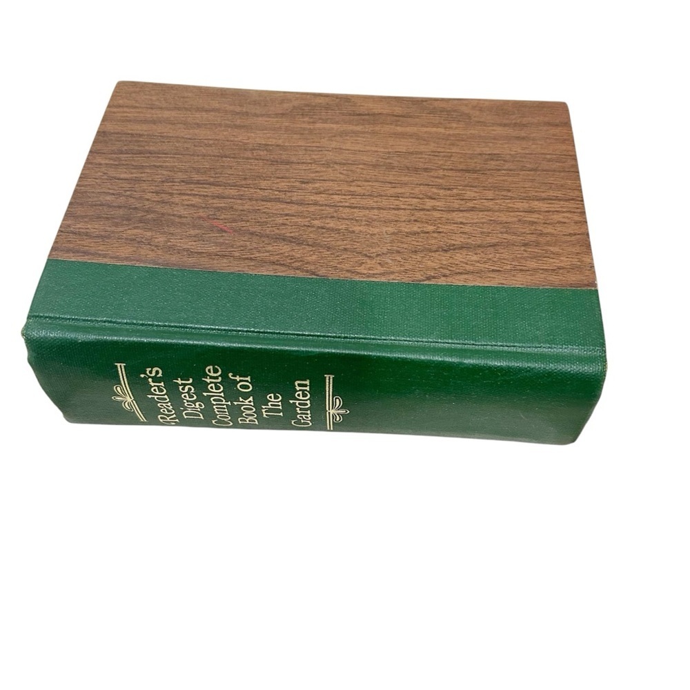 68 Third Printing Readers Digest Complete Book of the Garden Hardcover 896 pages